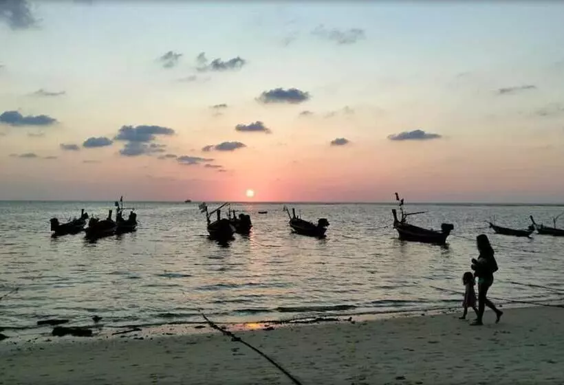 ホテル Behome Phuket