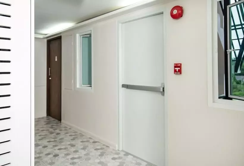 ホテル Behome Phuket