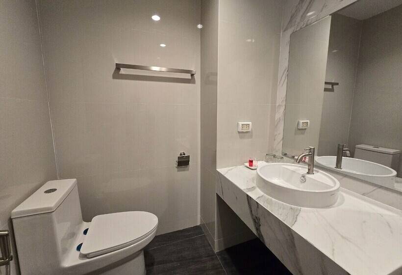 فندق Manee Mantra