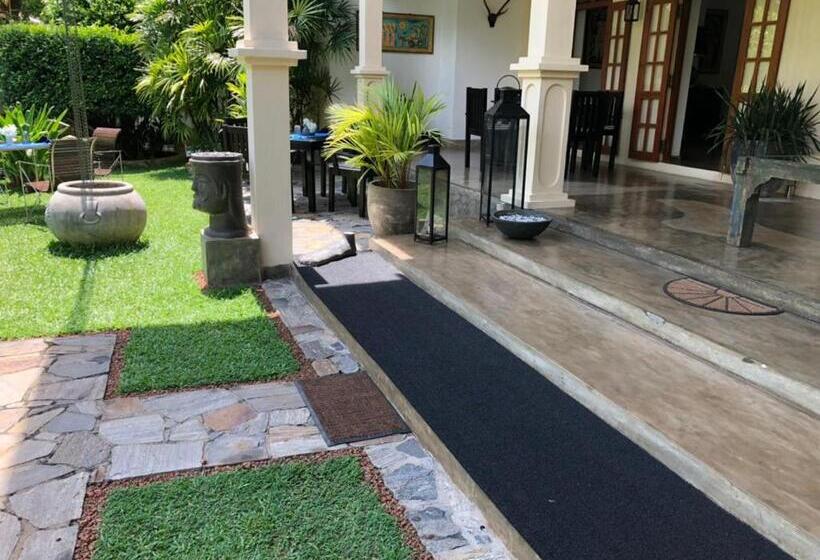 Bed and Breakfast Good Karma Villa