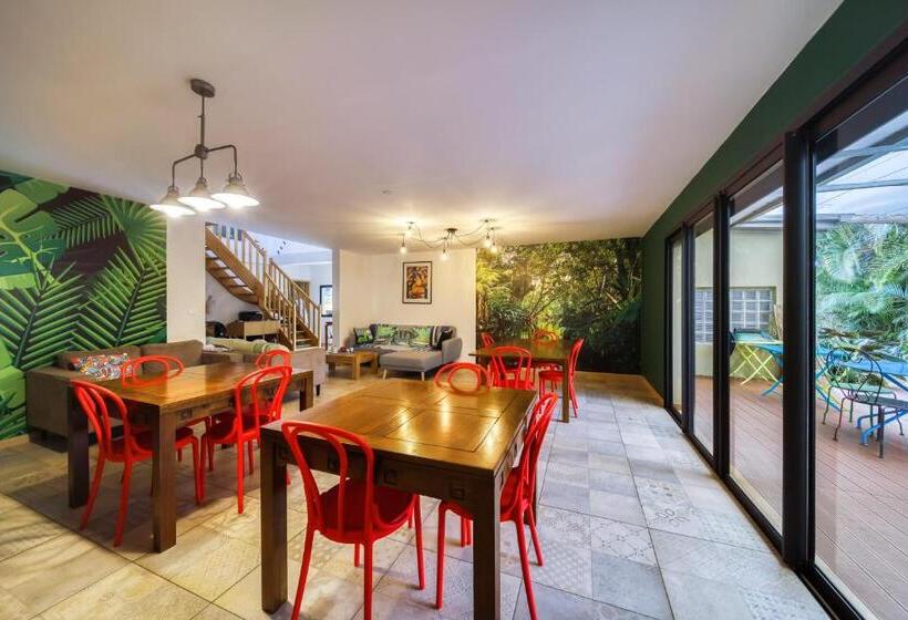 تختخواب و صبحانه Poivre Et Citronnelle