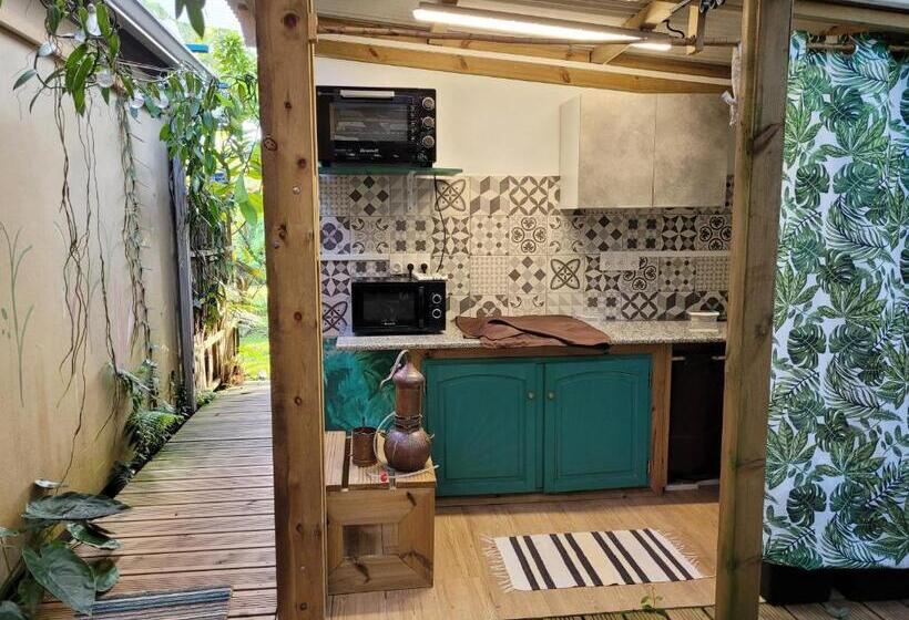 تختخواب و صبحانه Poivre Et Citronnelle