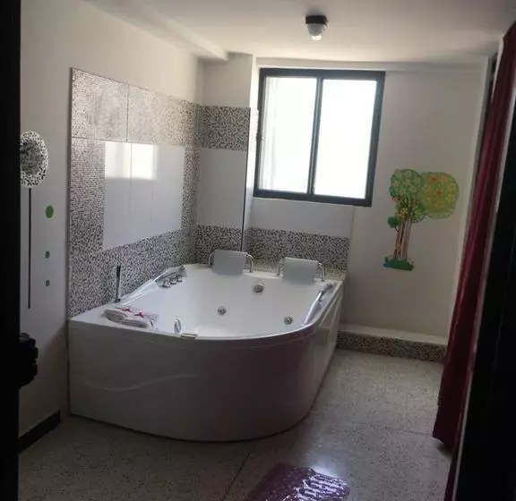 Hotelli Cartago Plaza