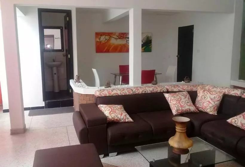 Hotelli Cartago Plaza