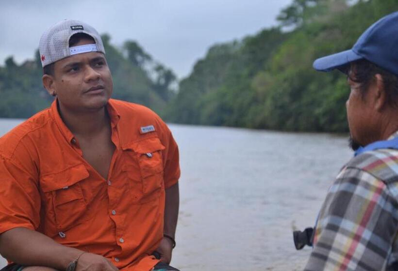 هتل Green Macaw Hostel