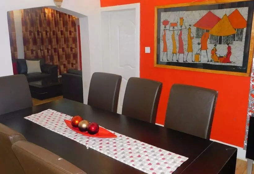 هتل Livingspace Lodge