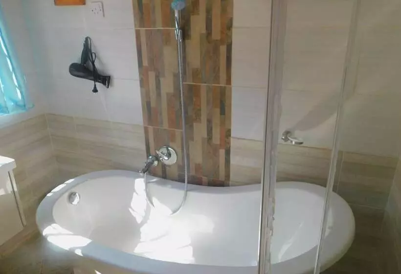 هتل Livingspace Lodge