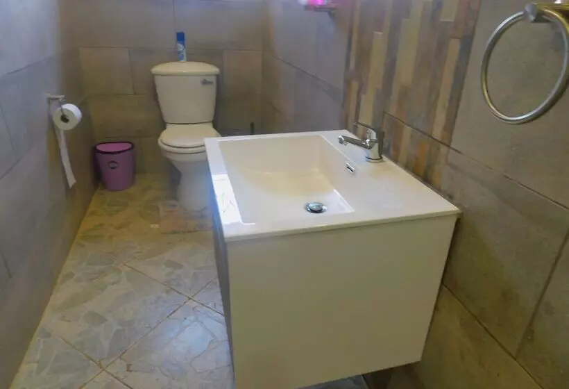 هتل Livingspace Lodge