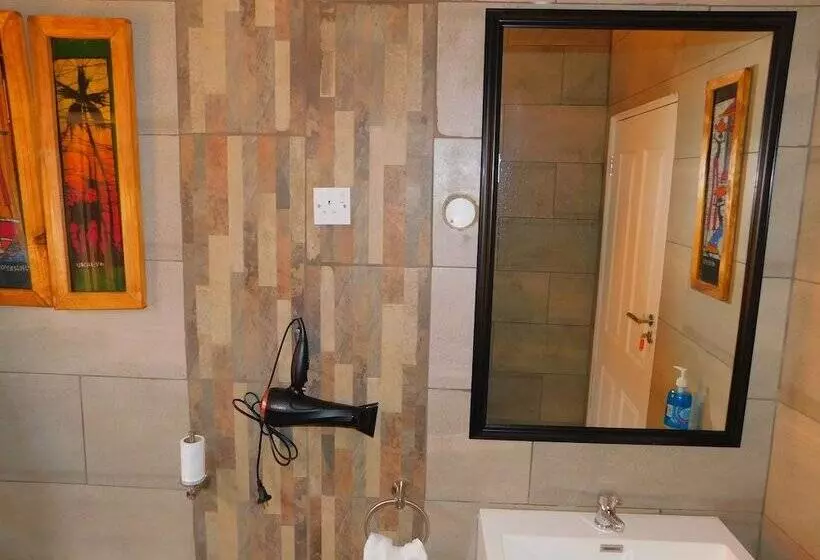هتل Livingspace Lodge