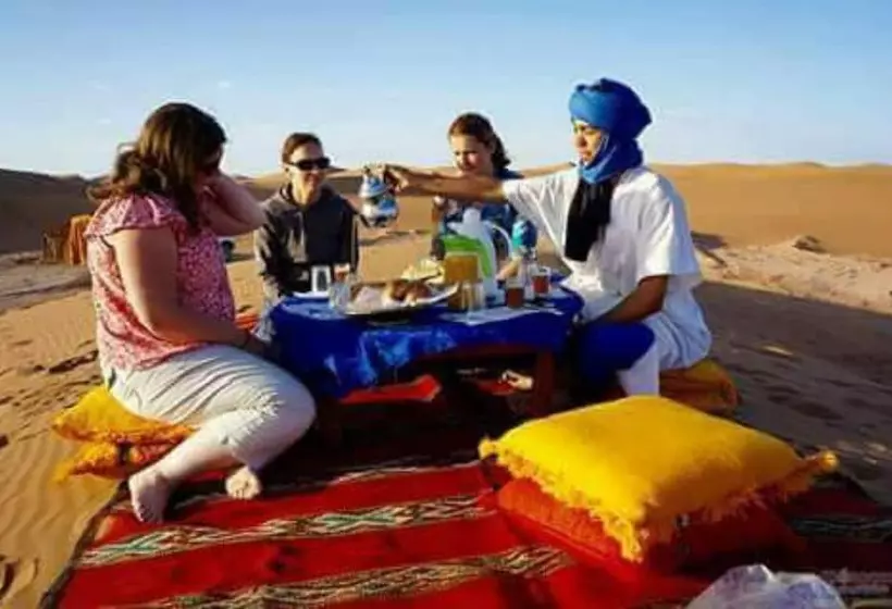 ホテル Mhamid Tours