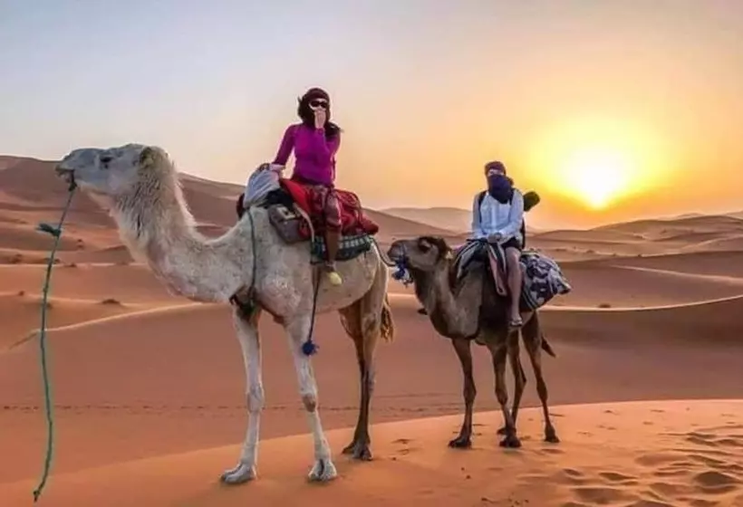 ホテル Mhamid Tours