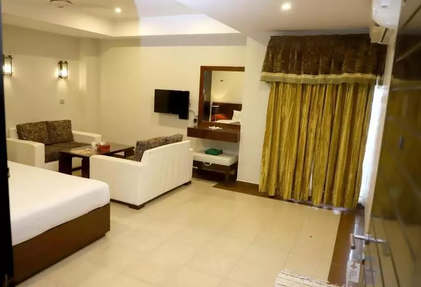 هتل Multan Continental