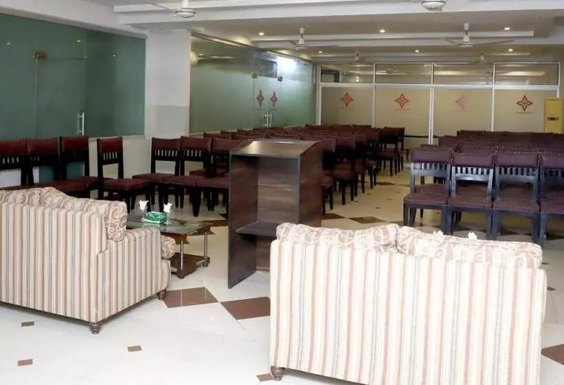 هتل Multan Continental