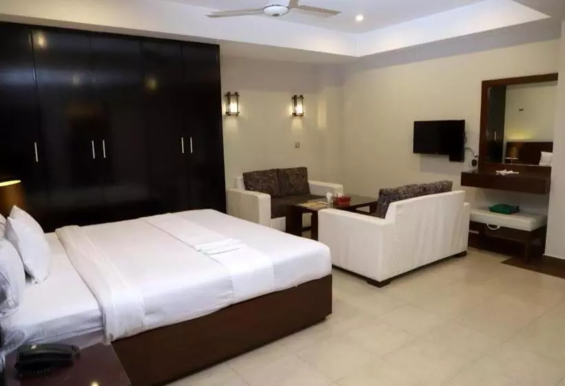 هتل Multan Continental
