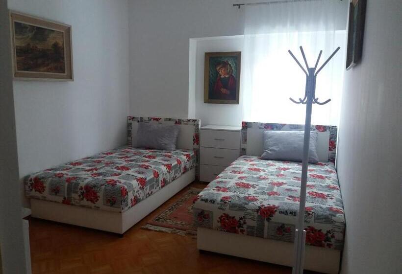 تختخواب و صبحانه Bed&breakfast Intermezzo Caffe