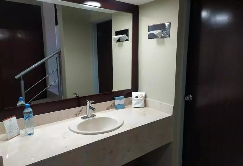 El Camino Hotel & Suites