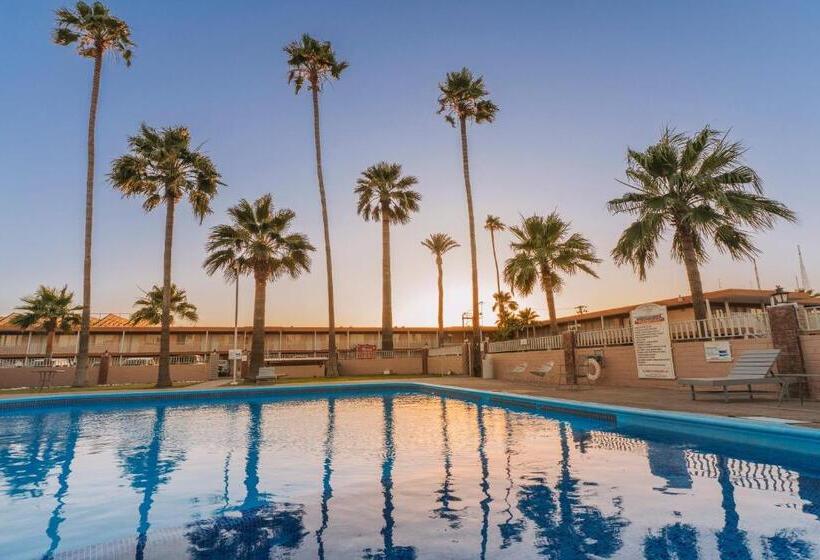 El Camino Hotel & Suites