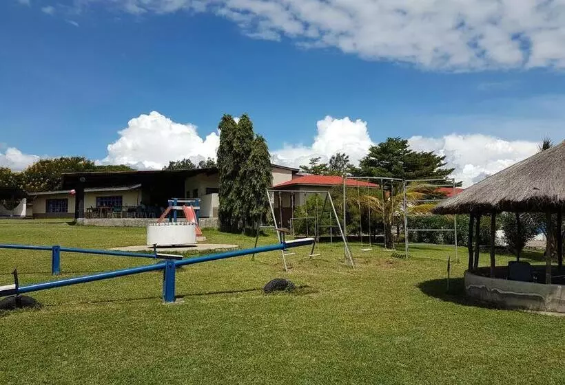 ホテル Ifisi Community Centre