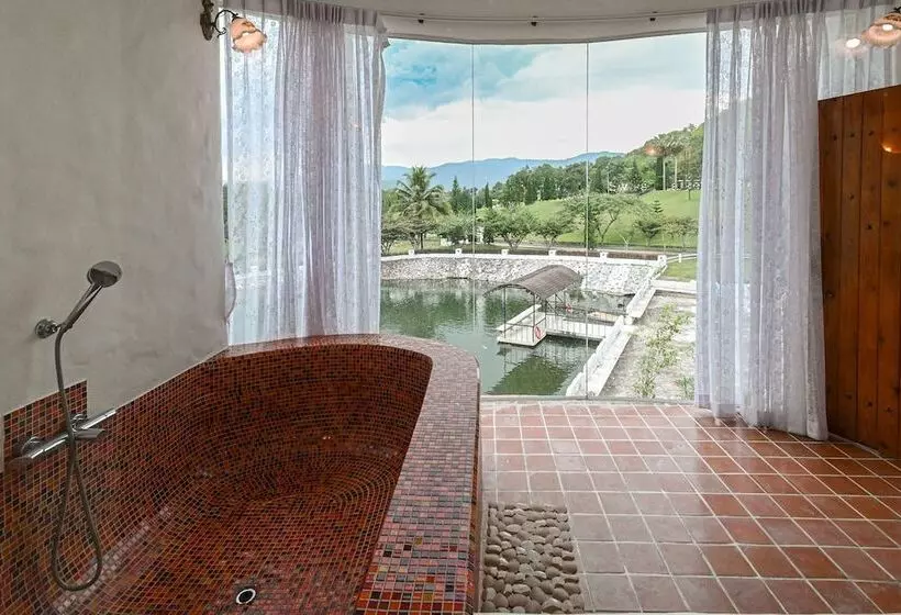 Swiss Valley Hip Resort