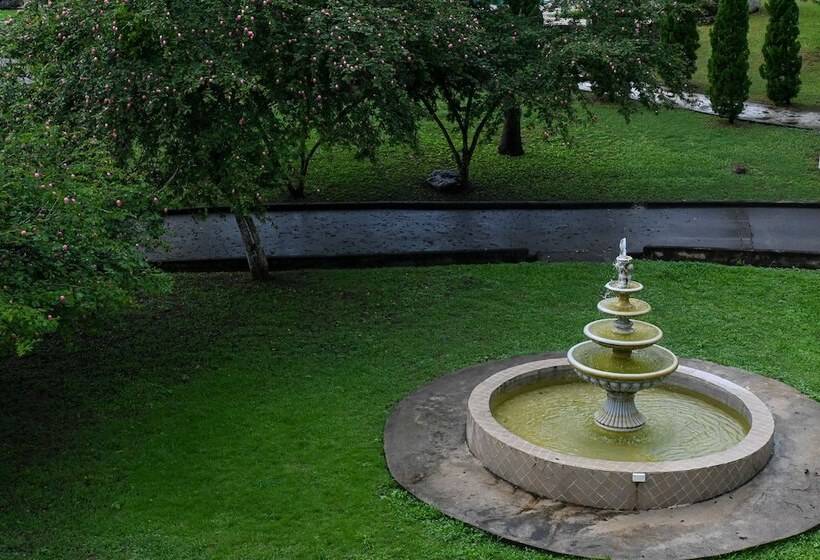 Swiss Valley Hip Resort