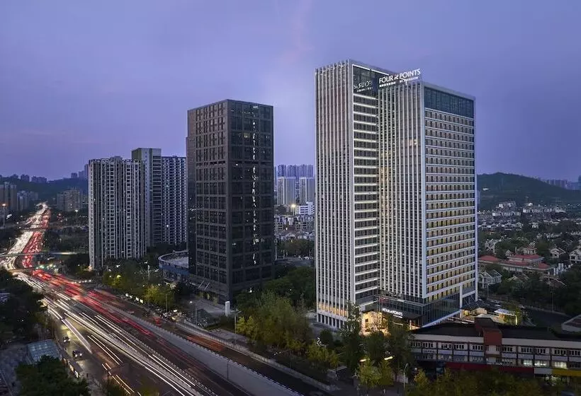 ホテル Four Points By Sheraton Chongqing North Railway Station
