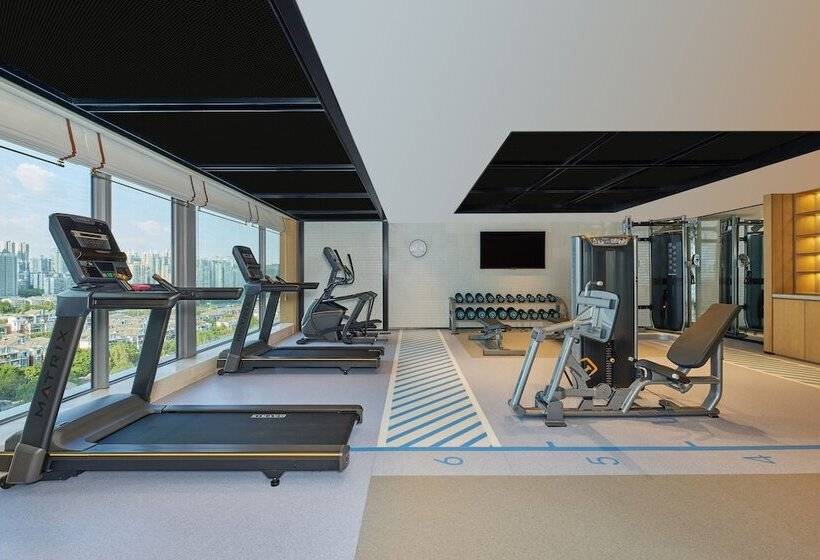 ホテル Four Points By Sheraton Chongqing North Railway Station