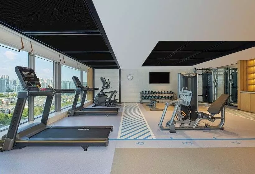 ホテル Four Points By Sheraton Chongqing North Railway Station