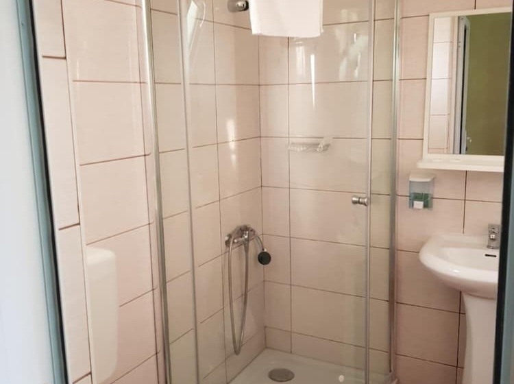 ユースホステル Jakuzzi