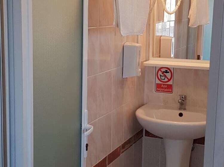 ユースホステル Jakuzzi