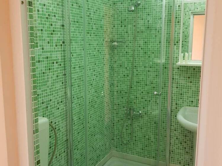 ユースホステル Jakuzzi