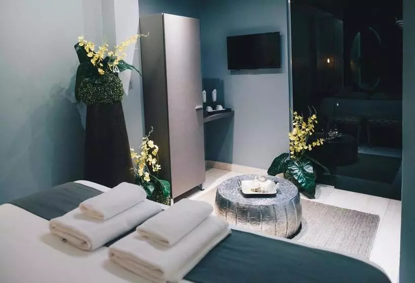 Hotelli Lg Golden Suites