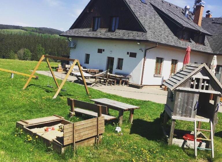 فندق Penzion Pod Dratnikem