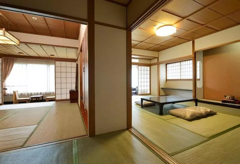 Ryokan Riverside Uedakan