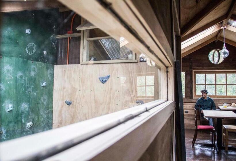 تختخواب و صبحانه Hostal Climb House