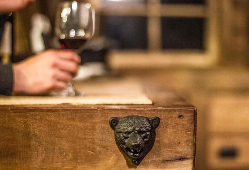 تختخواب و صبحانه Hostal Climb House