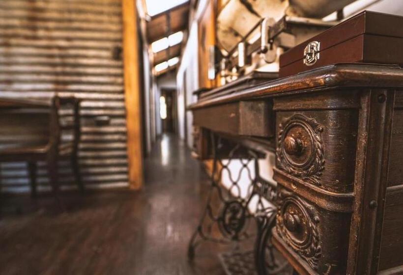 تختخواب و صبحانه Hostal Climb House