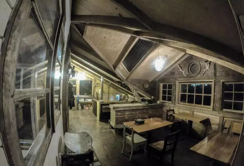 تختخواب و صبحانه Hostal Climb House