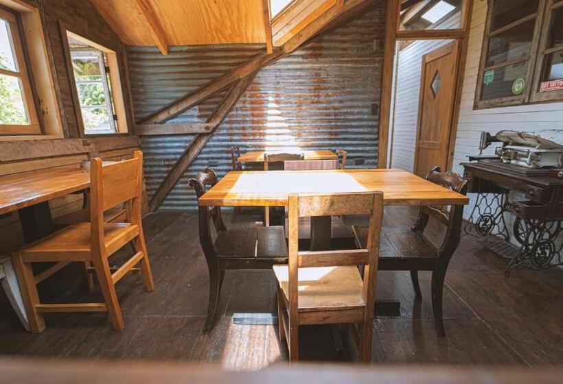 تختخواب و صبحانه Hostal Climb House