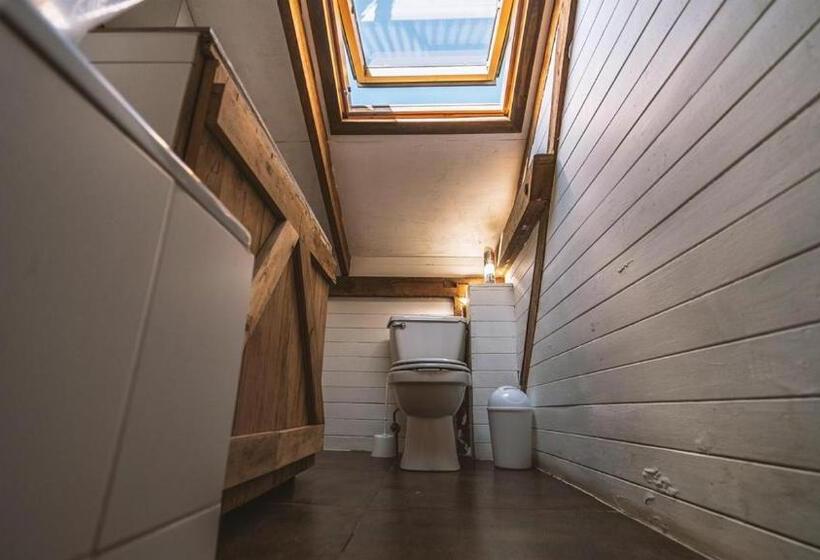 تختخواب و صبحانه Hostal Climb House