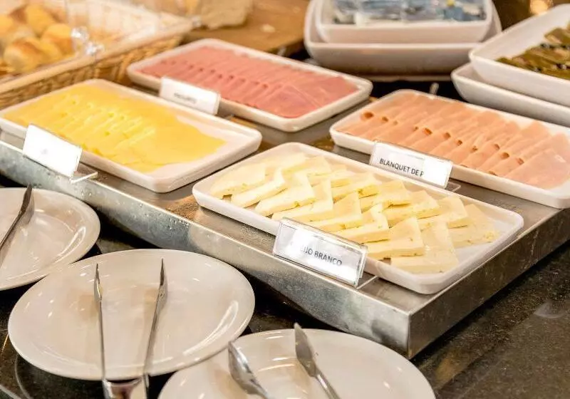 ホテル Ibis Lorena  Circuito Da Fe