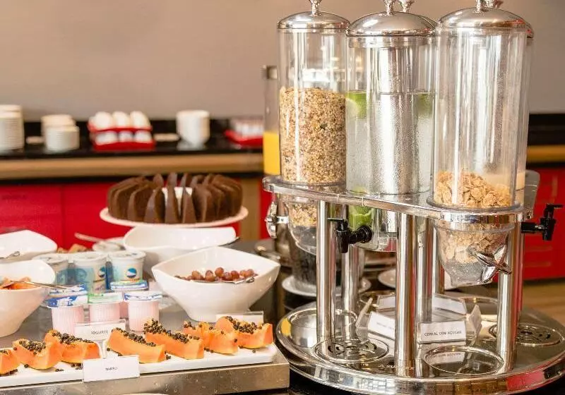 ホテル Ibis Lorena  Circuito Da Fe