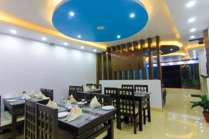 هتل Lakeside Pvt. Ltd