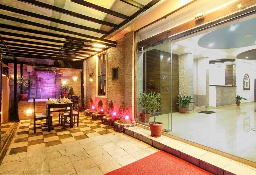 هتل Lakeside Pvt. Ltd