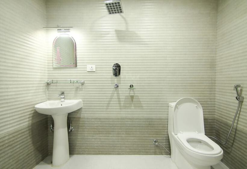 هتل Lakeside Pvt. Ltd