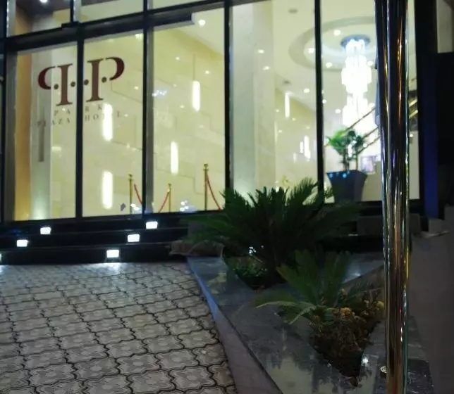هتل Spark Plaza