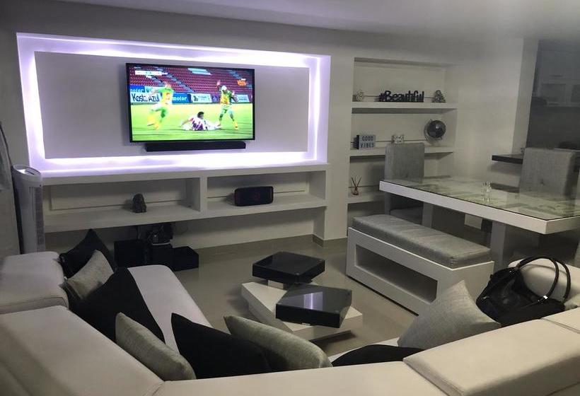 Sashii Hostel & Boutique