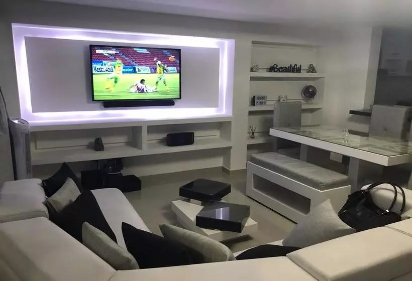 Sashii Hostel & Boutique