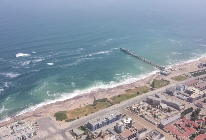 هاستل Salty Jackal Surf Camp