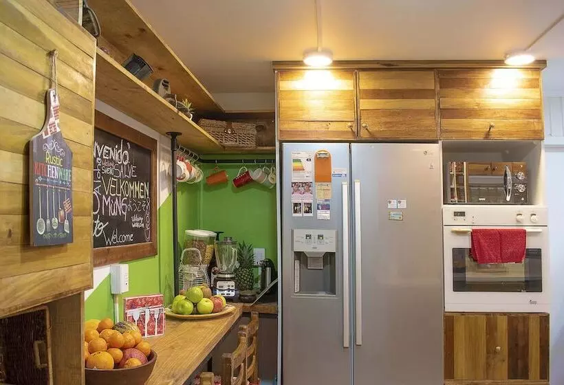 ベッドアンドブレックファースト Green Hostel