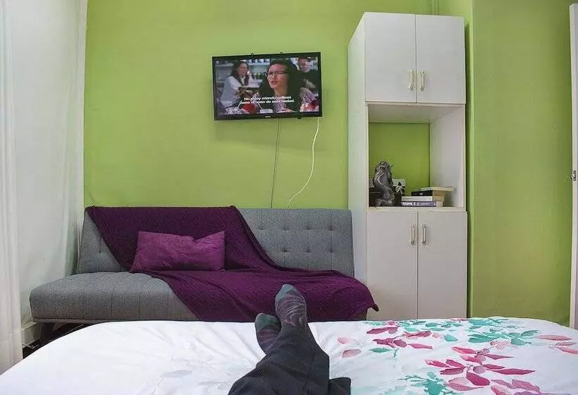 ベッドアンドブレックファースト Green Hostel